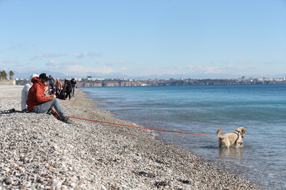 Antalyalılar Güneşin Keyfini Çıkardılar