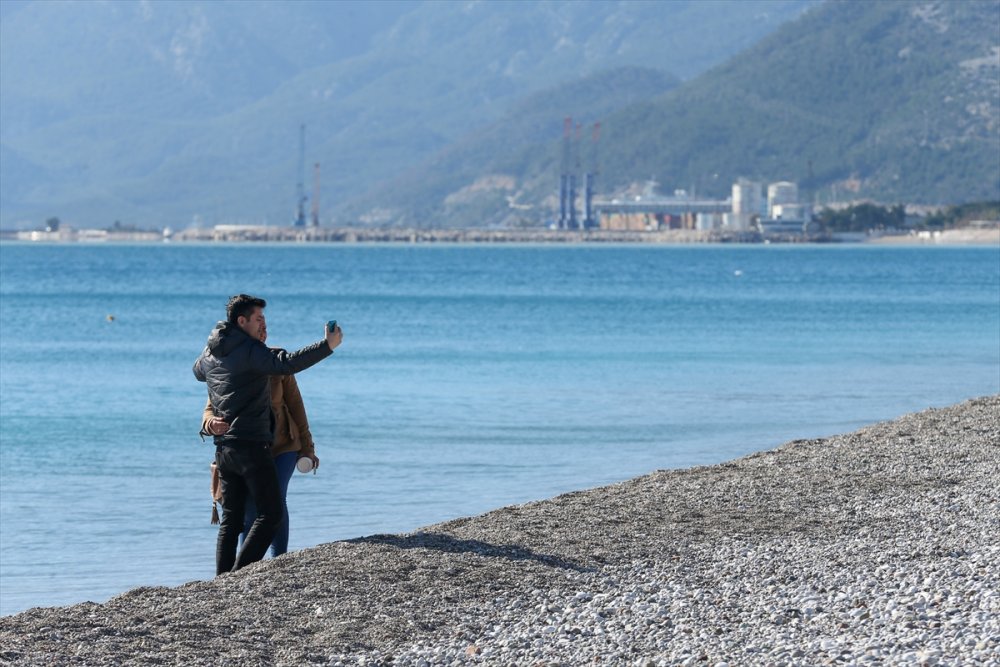 Antalyalılar Güneşin Keyfini Çıkardılar