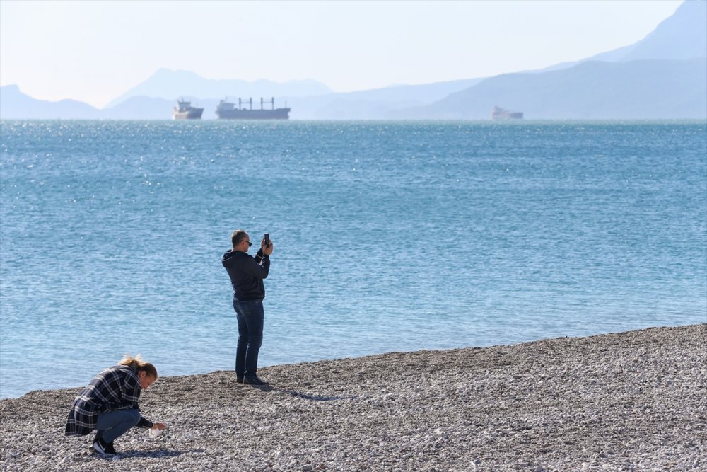 Antalyalılar Güneşin Keyfini Çıkardılar