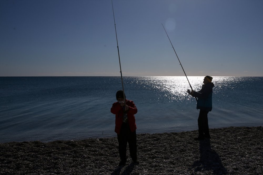 Antalyalılar Güneşin Keyfini Çıkardılar