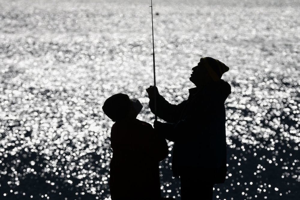 Antalyalılar Güneşin Keyfini Çıkardılar