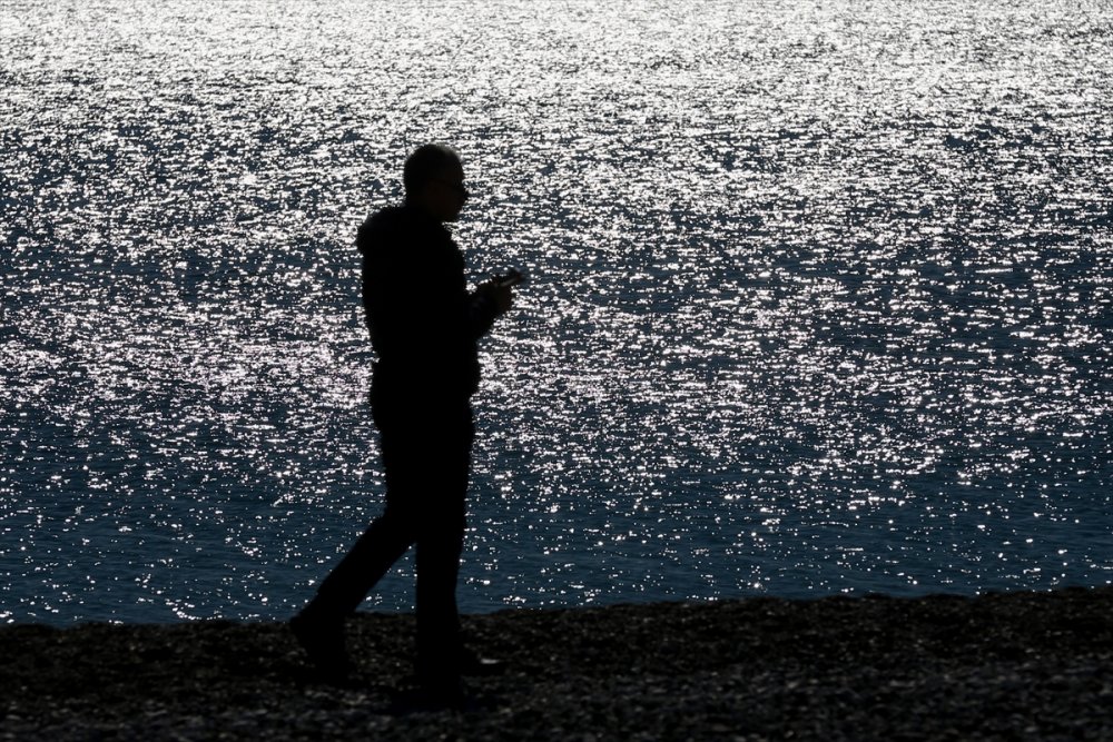 Antalyalılar Güneşin Keyfini Çıkardılar