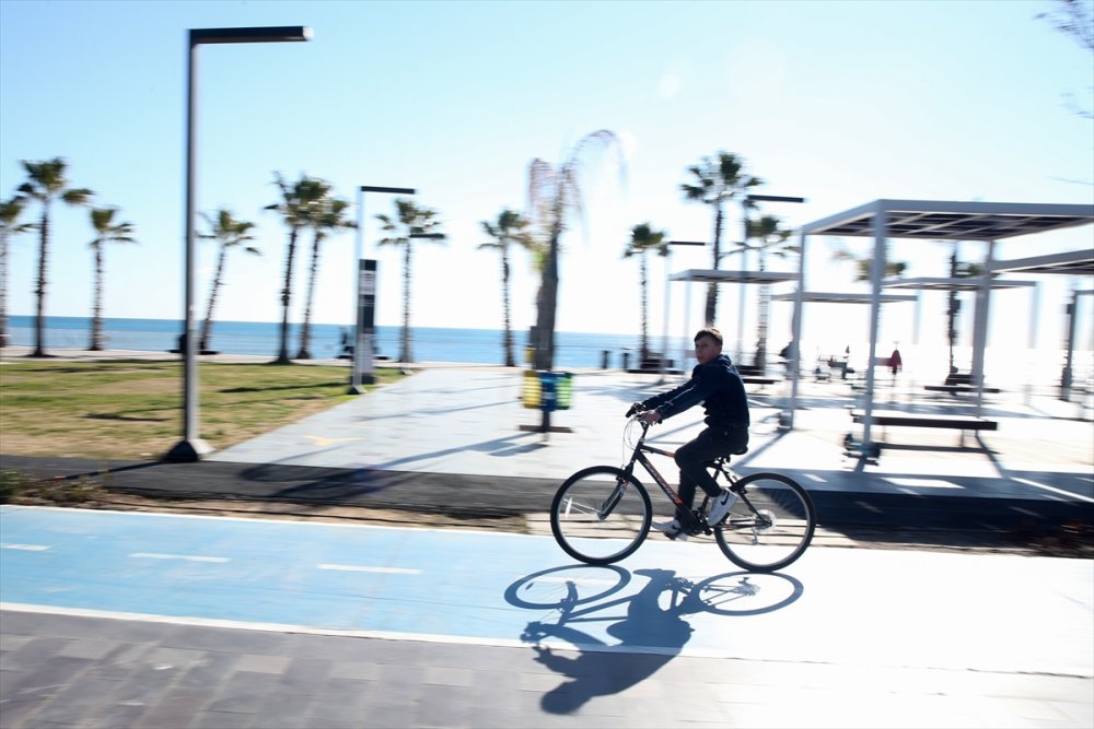 Antalyalılar Güneşin Keyfini Çıkardılar