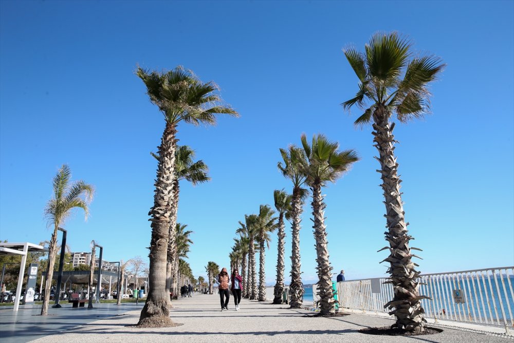 Antalyalılar Güneşin Keyfini Çıkardılar