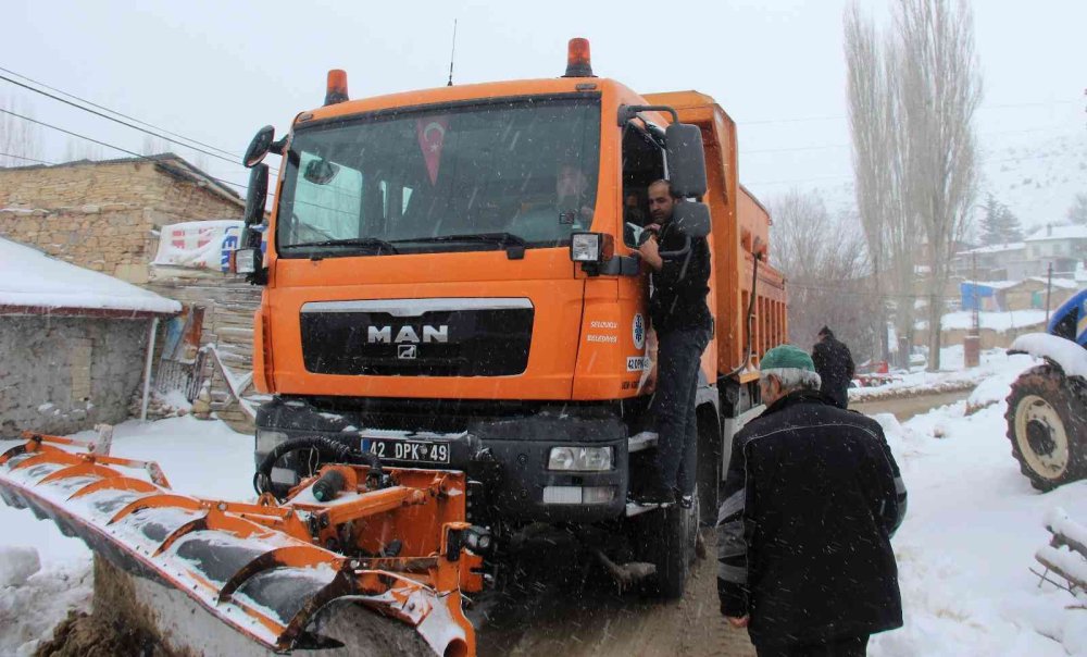 Konyalı Vatandaş Gurbetteki 25 Yılın Ardından Köyünde Muhtar Oldu