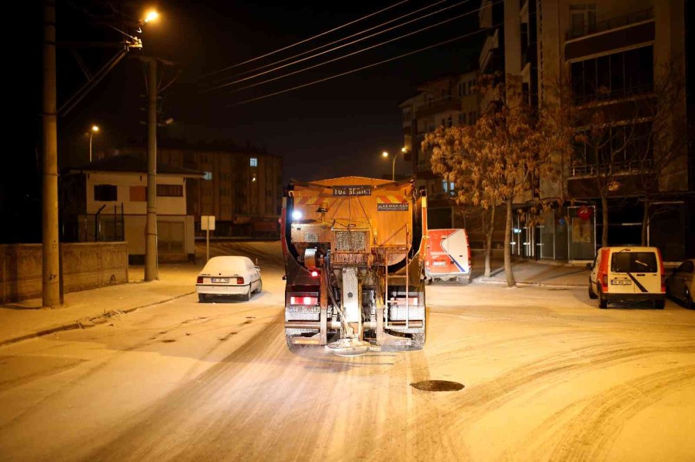Aksaray Belediyesi Karla Mücadele Ekipleri Hazır Kıta