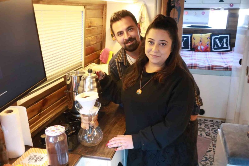 Antalyalı Çiftin Karavandan Yuvası