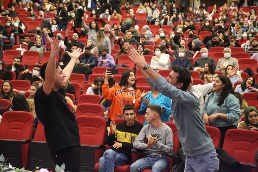 ASÜ’de Final Sınavları Öncesi Moral Konseri