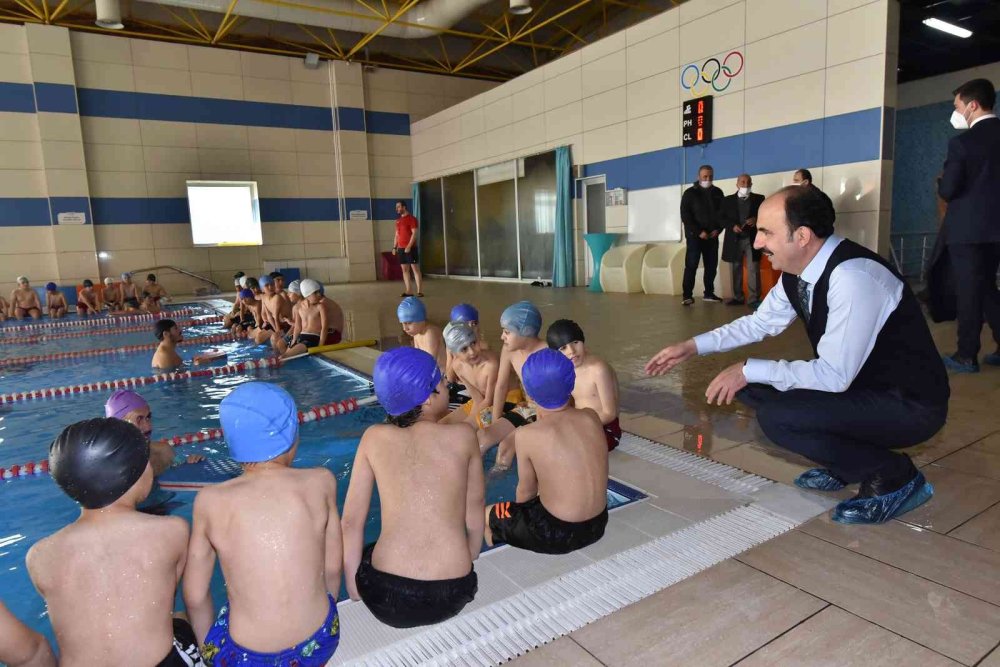 Başkan Altay: “3 Bin 500 Öğrencimize Yüzme Öğretiyoruz”
