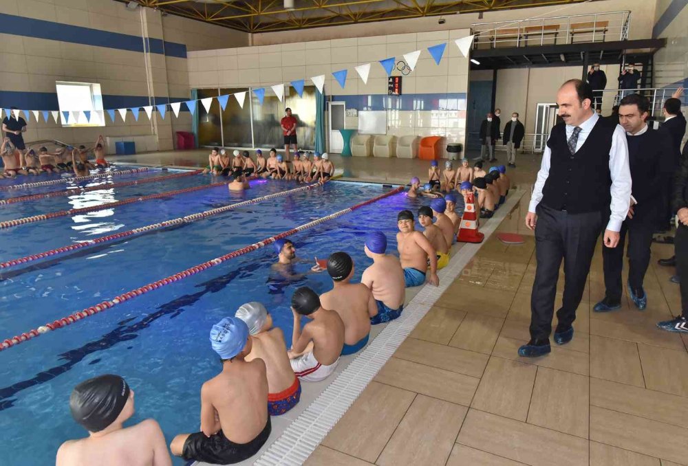 Başkan Altay: “3 Bin 500 Öğrencimize Yüzme Öğretiyoruz”