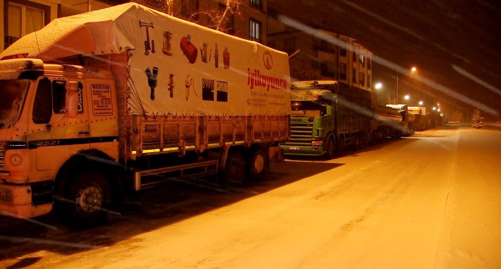 Aksaray Konya Karayolu Kar Ve Tipi Nedeniyle Ulaşıma Kapatıldı