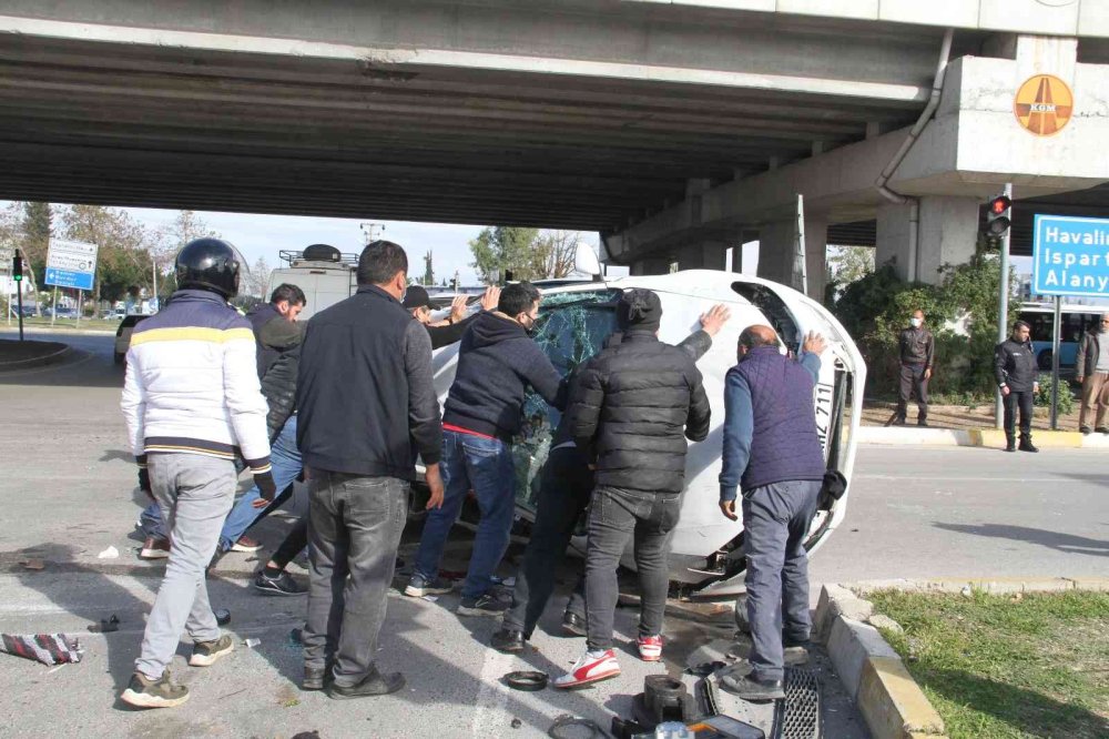 Bebek İçin Giderken Önlerinde Yaşanan Kazaya Müdahale Ettiler