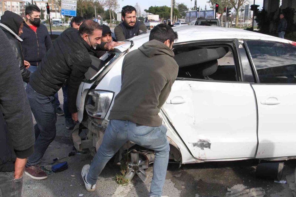 Bebek İçin Giderken Önlerinde Yaşanan Kazaya Müdahale Ettiler
