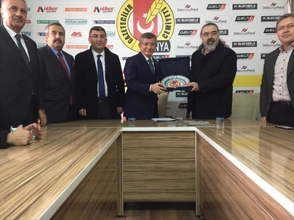 Gelecek Partisi Genel Başkanı Davutoğlu, Konya'da Ziyaretlerde Bulundu