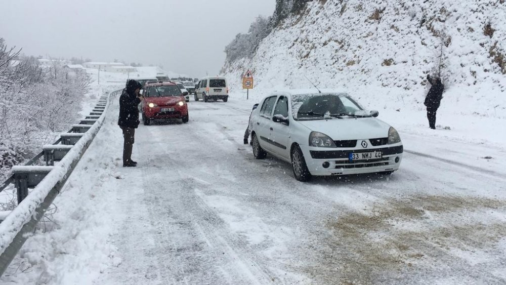 Karaman ve Mersin Arasında Kar Bastırdı