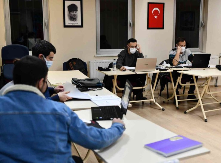 29 Ekim Gençlik Merkezi Öğrenciler İçin 24 Saat Açık