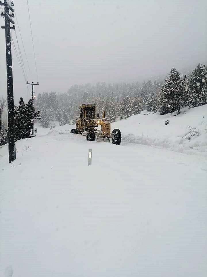 Torosların Zirvelerinde Karla Mücadele Çalışması