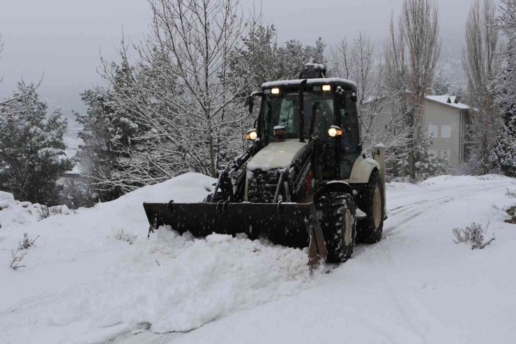 Torosların Zirvelerinde Karla Mücadele Çalışması