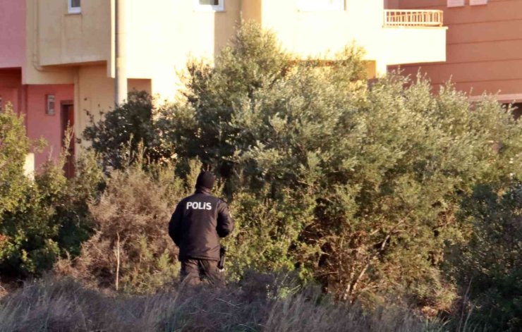 Otomobilin Camını Kırıp 30 Bin Liralık Bilgisayar Çaldılar, Köşeye Sıkışınca Araçlarını Bırakıp Kaçtılar