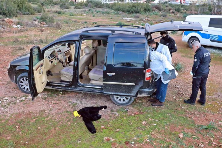 Otomobilin Camını Kırıp 30 Bin Liralık Bilgisayar Çaldılar, Köşeye Sıkışınca Araçlarını Bırakıp Kaçtılar