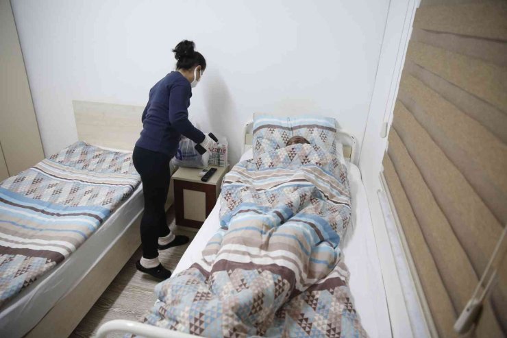 Derme Çatma Evde Kötü Koşullar Altında Yaşayan Yaşlı Adama Büyükşehir Sahip Çıktı