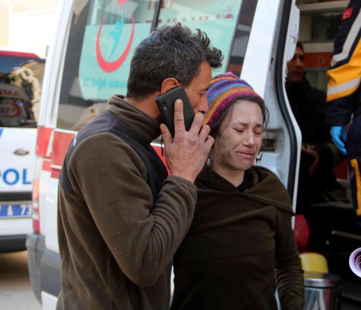 Genç Kadın Hem Yangında Mahsur Kaldı, Hem Ölen Kuşu İçin Ağladı