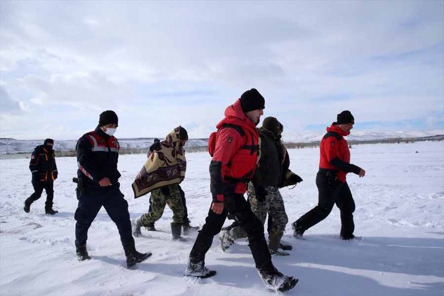 Kayseri'de Ördek Avına Gittikleri Barajda Mahsur Kalan Avcılar Kurtarıldı