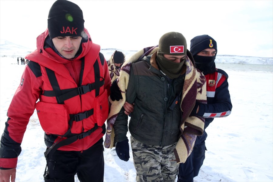 Kayseri'de Ördek Avına Gittikleri Barajda Mahsur Kalan Avcılar Kurtarıldı