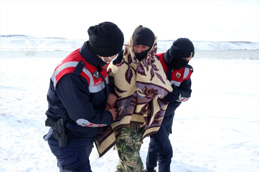 Kayseri'de Ördek Avına Gittikleri Barajda Mahsur Kalan Avcılar Kurtarıldı
