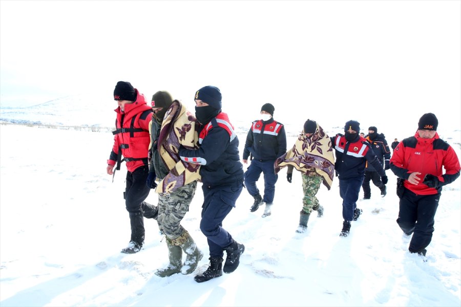 Kayseri'de Ördek Avına Gittikleri Barajda Mahsur Kalan Avcılar Kurtarıldı