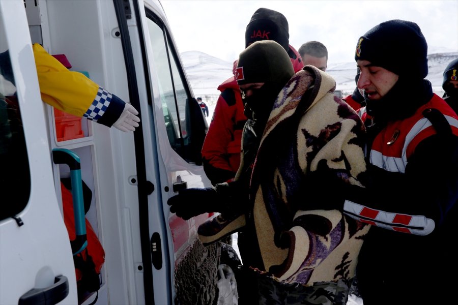 Kayseri'de Ördek Avına Gittikleri Barajda Mahsur Kalan Avcılar Kurtarıldı