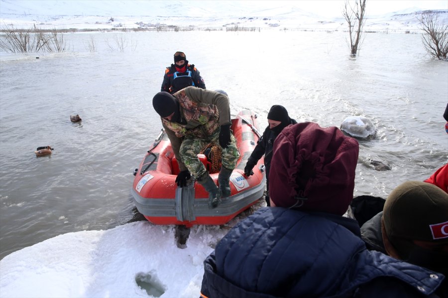 Kayseri'de Ördek Avına Gittikleri Barajda Mahsur Kalan Avcılar Kurtarıldı