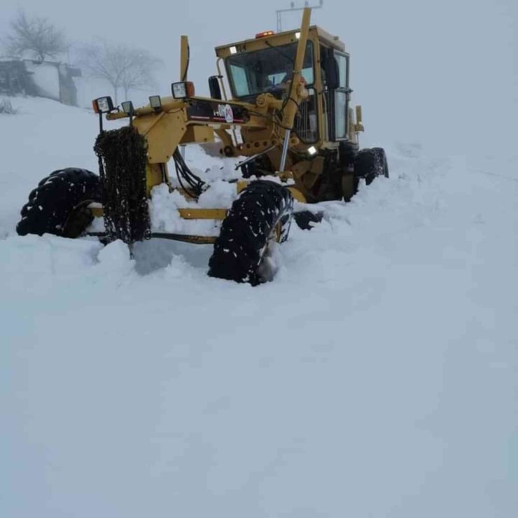 Mersin Büyükşehir’den Mut’ta Karla Mücadele Çalışması