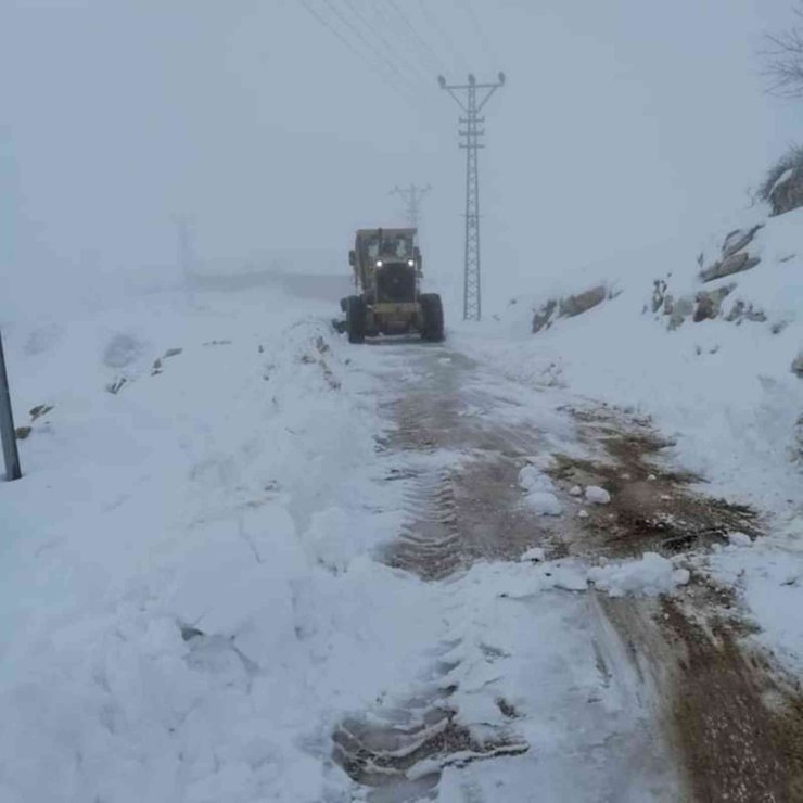 Mersin Büyükşehir’den Mut’ta Karla Mücadele Çalışması