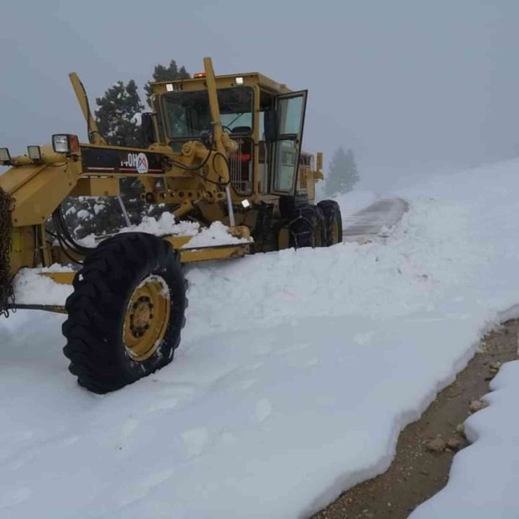 Mersin Büyükşehir’den Mut’ta Karla Mücadele Çalışması