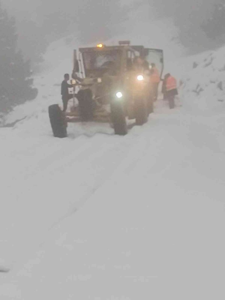 Mersin Büyükşehir’den Mut’ta Karla Mücadele Çalışması