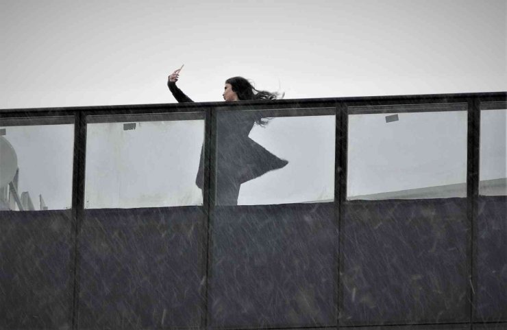 Mersin’in Sahil Kenti Erdemli’de Kar Sıfır Rakıma Kadar Geldi, Bazı Okullar Tatil Edildi