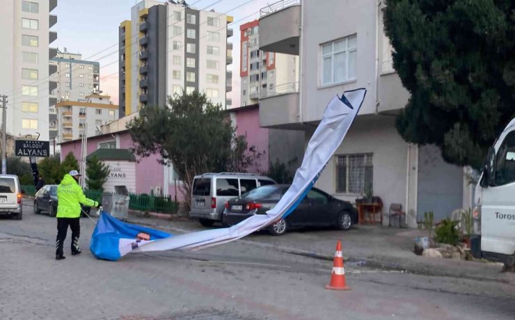 Rüzgarda Kafasına 10 Kiloluk Taş Düşen Kadın Hayatını Kaybetti