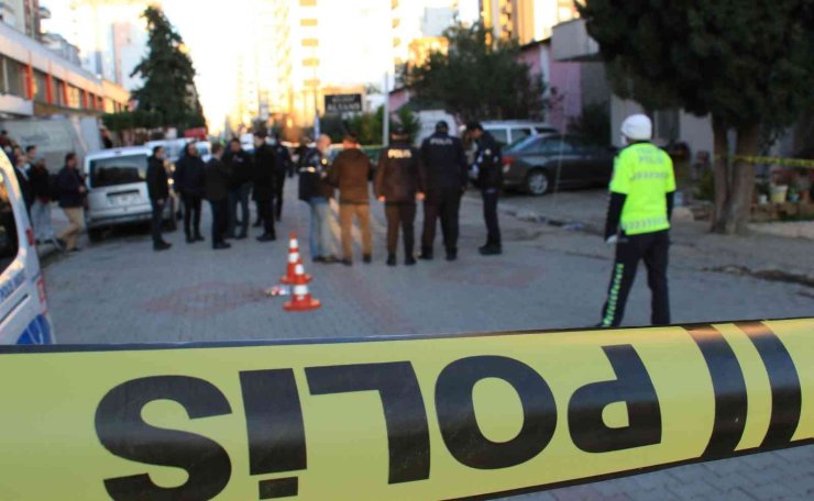 Rüzgarda Kafasına 10 Kiloluk Taş Düşen Kadın Hayatını Kaybetti