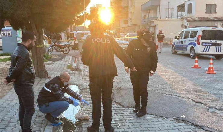 Rüzgarda Kafasına 10 Kiloluk Taş Düşen Kadın Hayatını Kaybetti