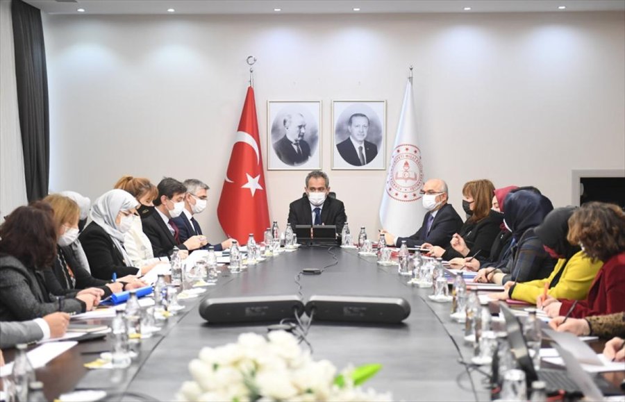 Milli Eğitim Bakanı Özer, Olgunlaşma Enstitülerinin Müdürleriyle Bir Araya Geldi