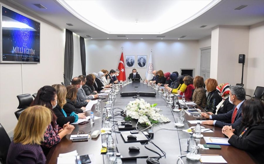 Milli Eğitim Bakanı Özer, Olgunlaşma Enstitülerinin Müdürleriyle Bir Araya Geldi
