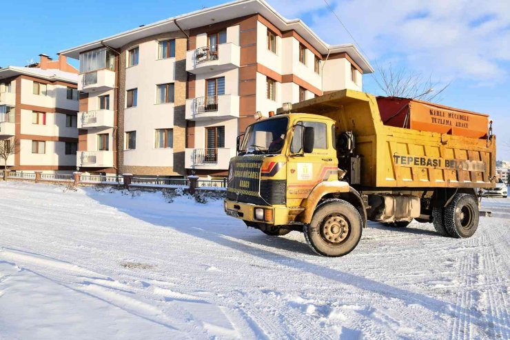 Tepebaşı’nda Karla Mücadele 7-24 Sürüyor