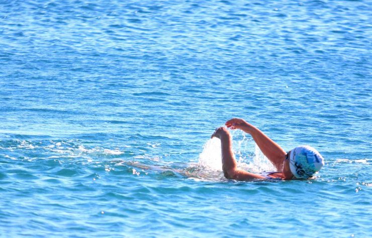 Karla Kaplı Türkiye’ye İnat Antalya’da Deniz Keyfi