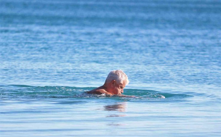 Karla Kaplı Türkiye’ye İnat Antalya’da Deniz Keyfi