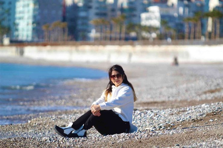 Karla Kaplı Türkiye’ye İnat Antalya’da Deniz Keyfi