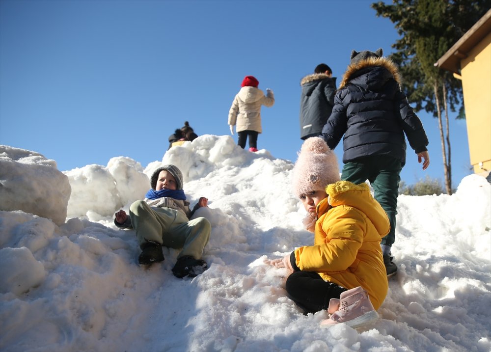 Alanya'da Özel Çocuklara Kamyonla Kar Servisi