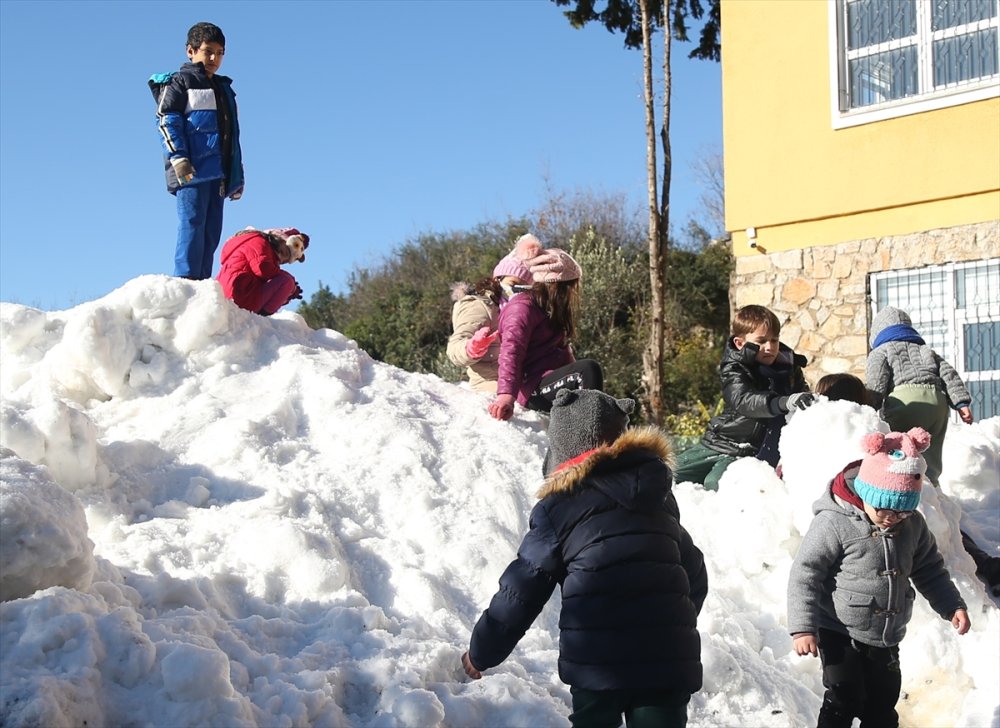 Alanya'da Özel Çocuklara Kamyonla Kar Servisi