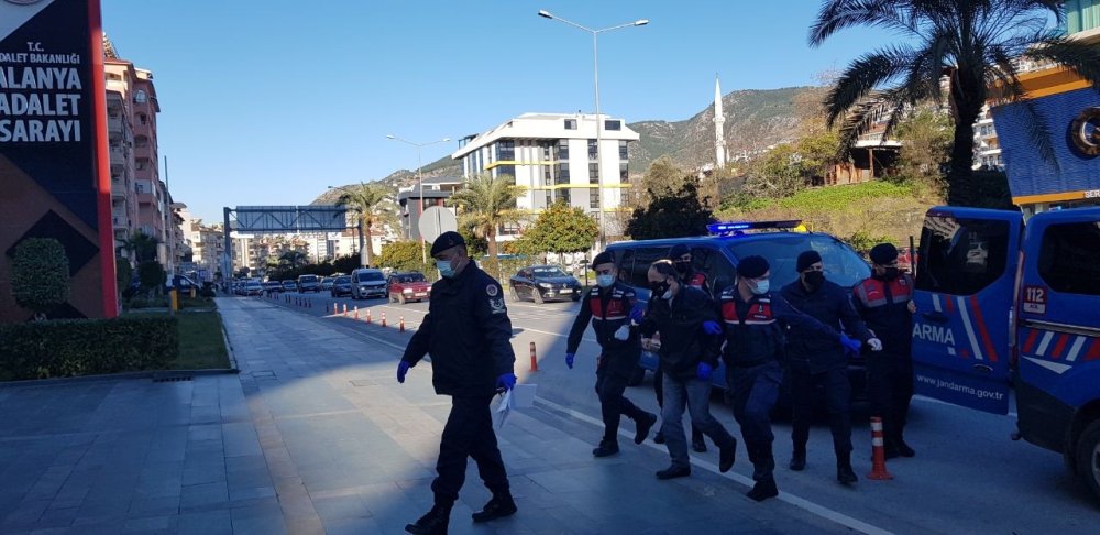 Cezaevi Firarisi, Girdiği Eczanede  Jandarmaya Yakalandı