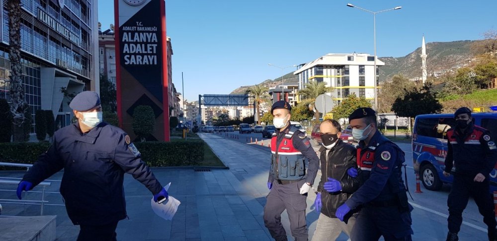 Cezaevi Firarisi, Girdiği Eczanede  Jandarmaya Yakalandı